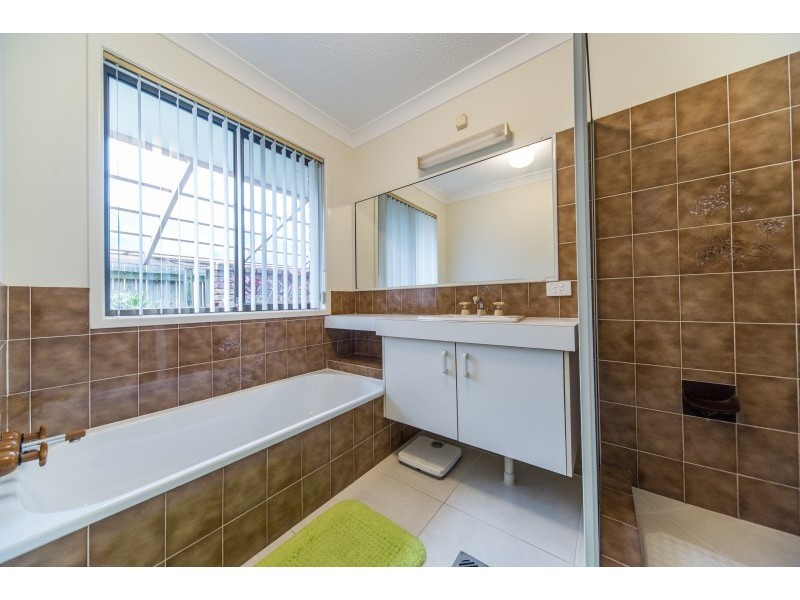 61 Matthew Flinders Drive, Paradise Point QLD 4216