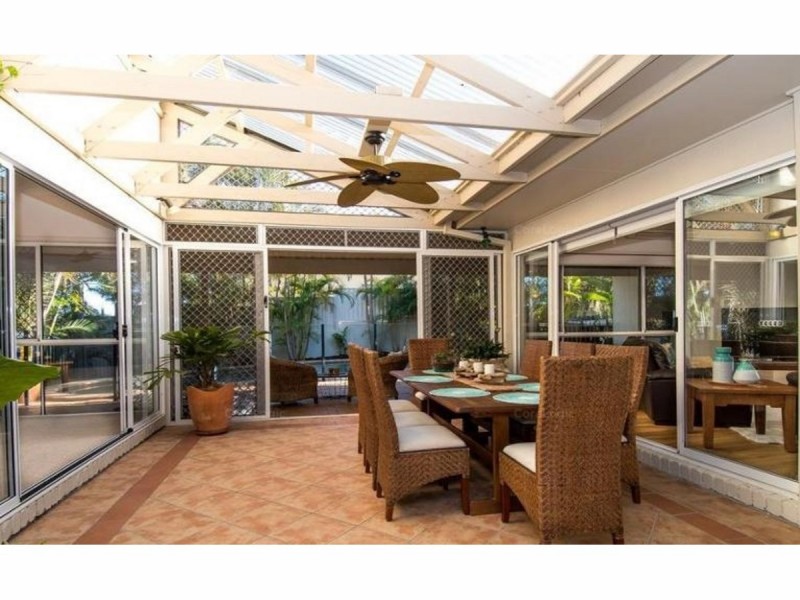 16 Chichester Drive, Arundel QLD 4214