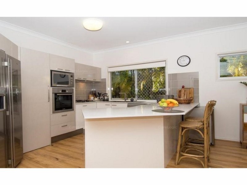16 Chichester Drive, Arundel QLD 4214