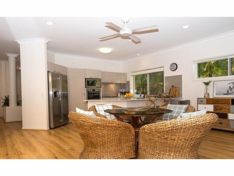 16 Chichester Drive, Arundel QLD 4214
