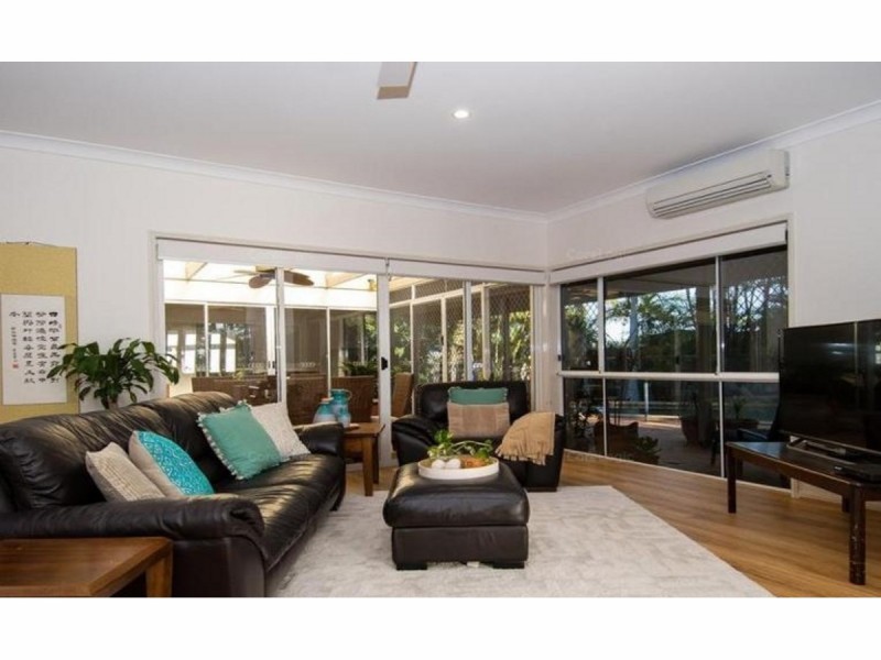 16 Chichester Drive, Arundel QLD 4214