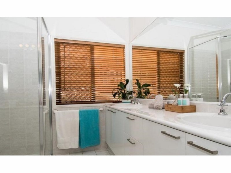 16 Chichester Drive, Arundel QLD 4214
