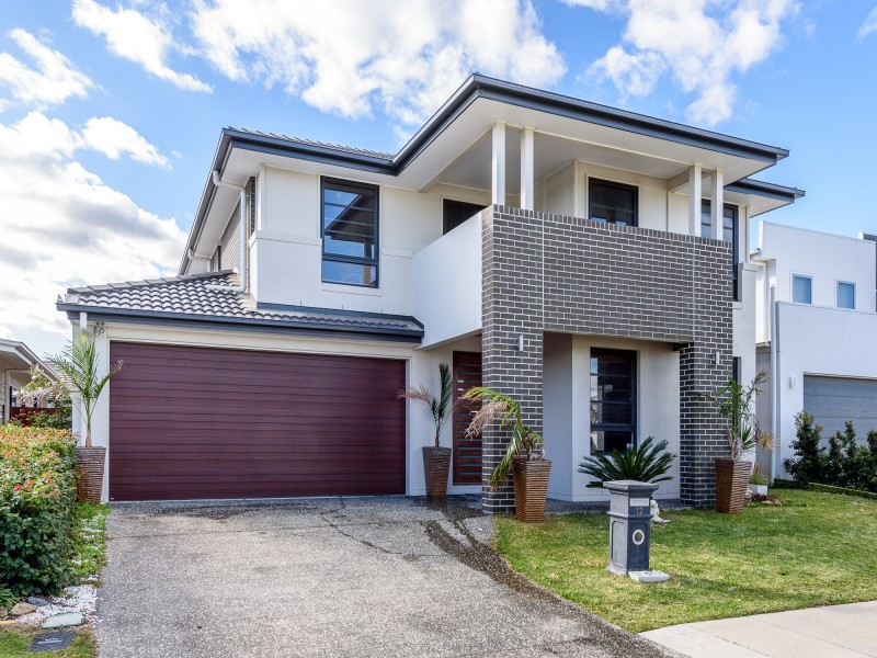 12 Grant Avenue, Hope Island QLD 4212