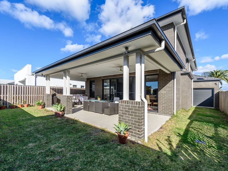 12 Grant Avenue, Hope Island QLD 4212