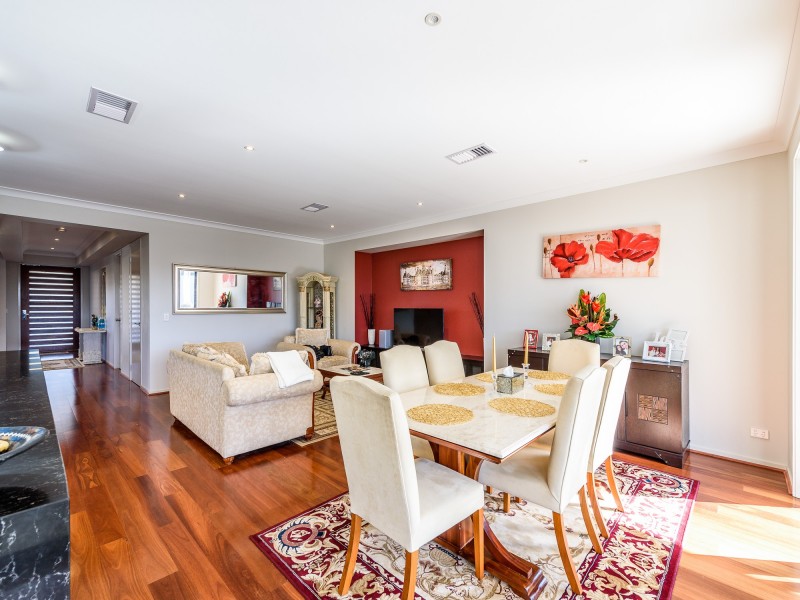 12 Grant Avenue, Hope Island QLD 4212