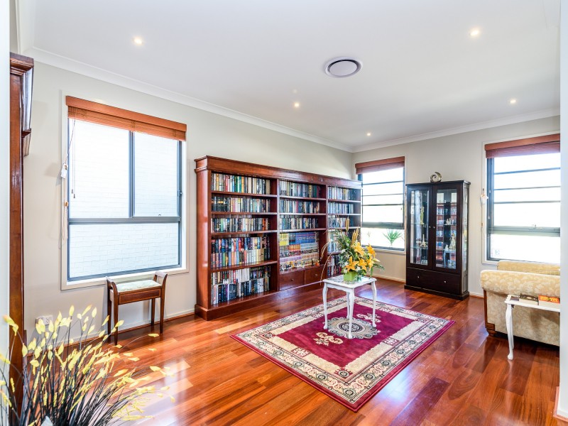 12 Grant Avenue, Hope Island QLD 4212