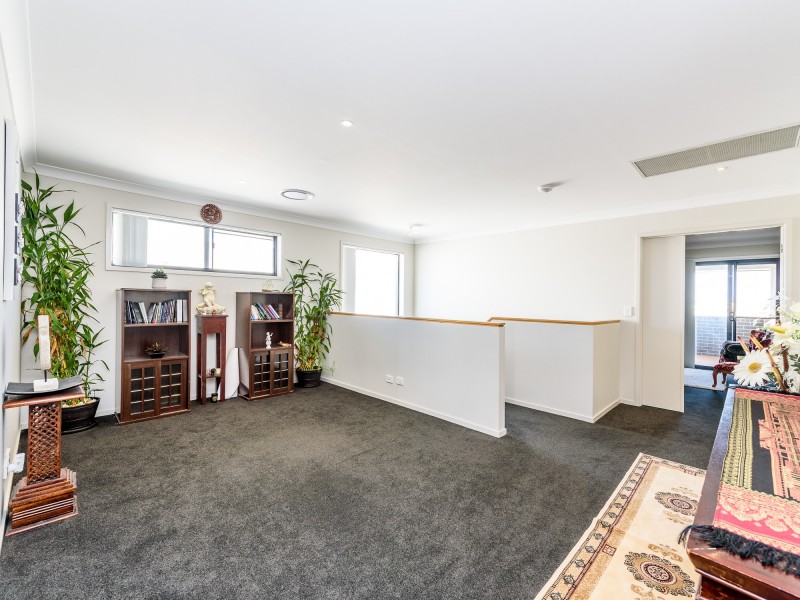 12 Grant Avenue, Hope Island QLD 4212