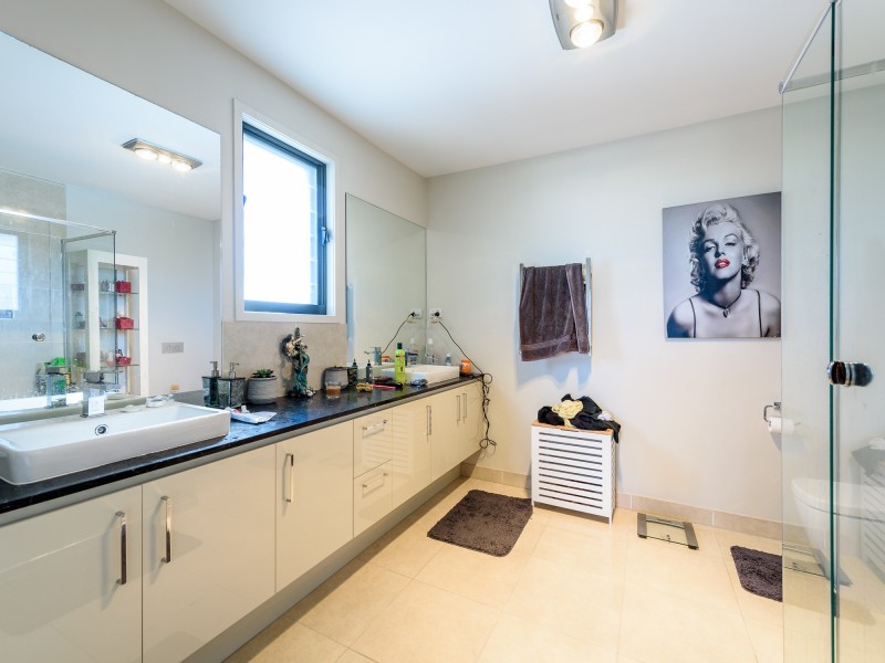 12 Grant Avenue, Hope Island QLD 4212