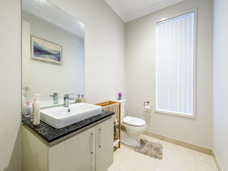 12 Grant Avenue, Hope Island QLD 4212