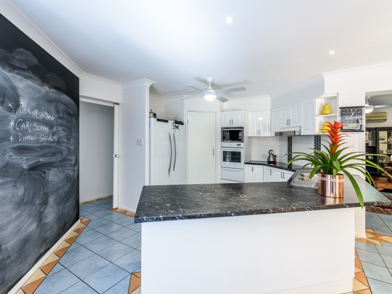 4 Miriam Court, Parkwood QLD 4214