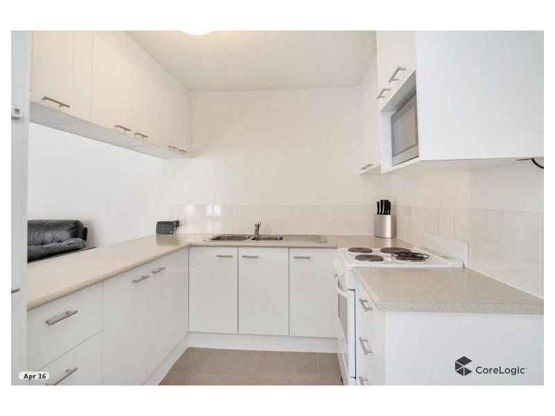 4/3 Ahern Street, Labrador QLD 4215