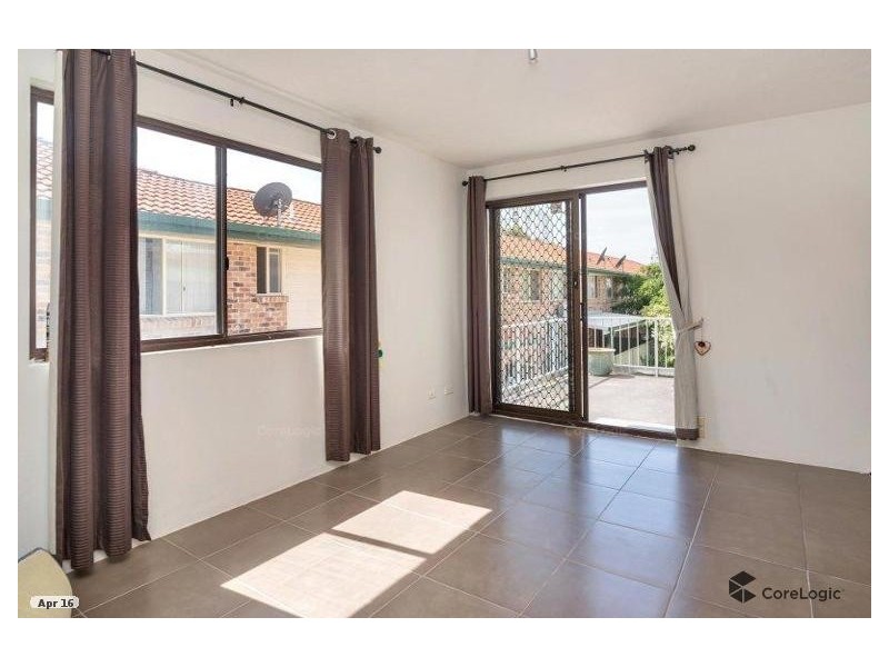 4/3 Ahern Street, Labrador QLD 4215