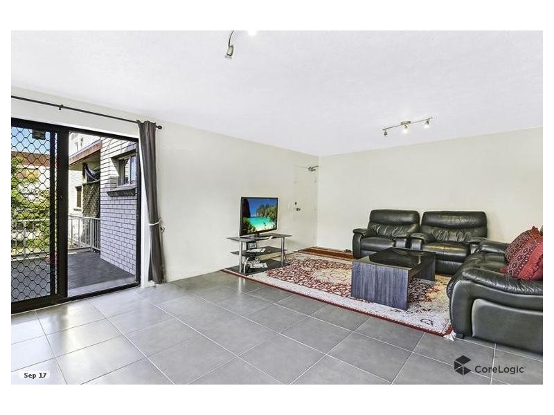 4/3 Ahern Street, Labrador QLD 4215