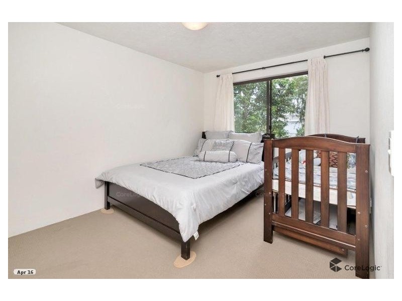 4/3 Ahern Street, Labrador QLD 4215