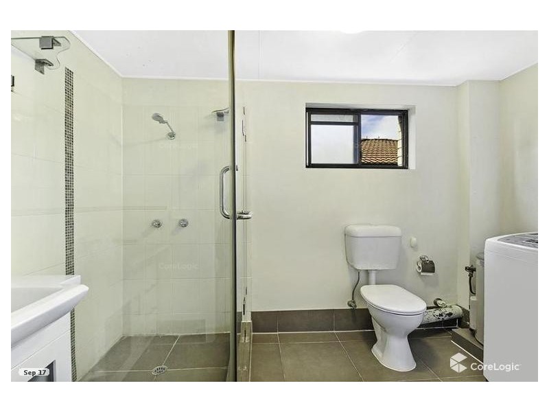 4/3 Ahern Street, Labrador QLD 4215