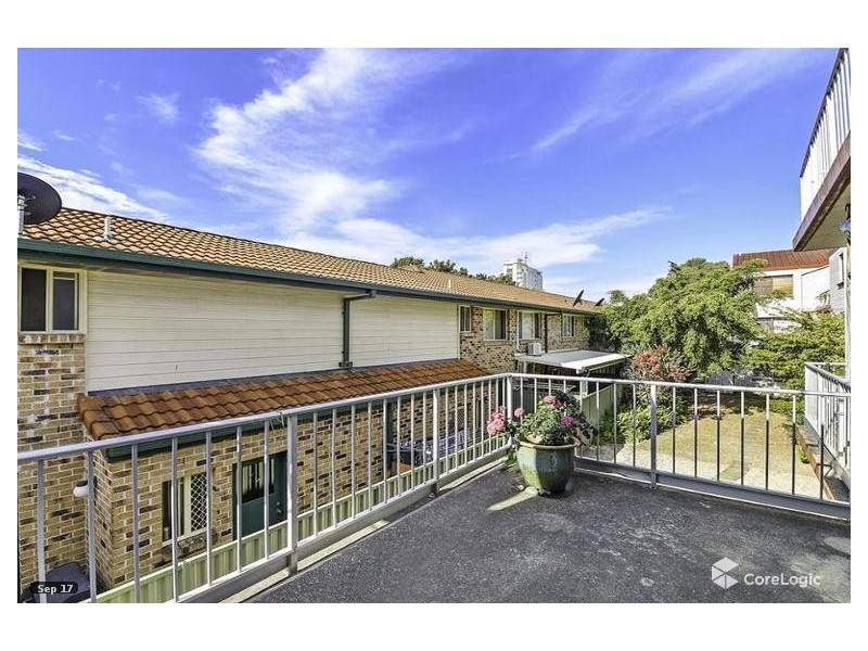 4/3 Ahern Street, Labrador QLD 4215