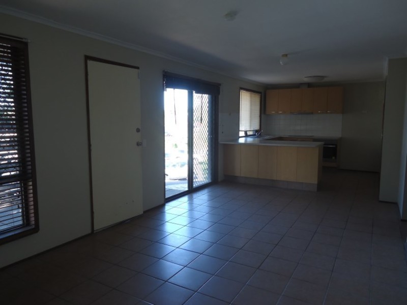 1/305 Government Road, Labrador QLD 4215