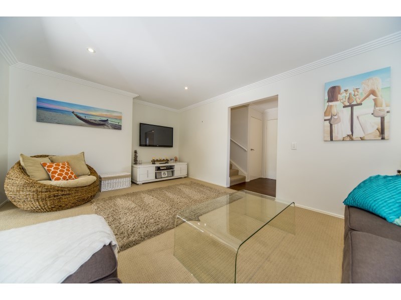 2/33 Nankeen Avenue, Paradise Point QLD 4216