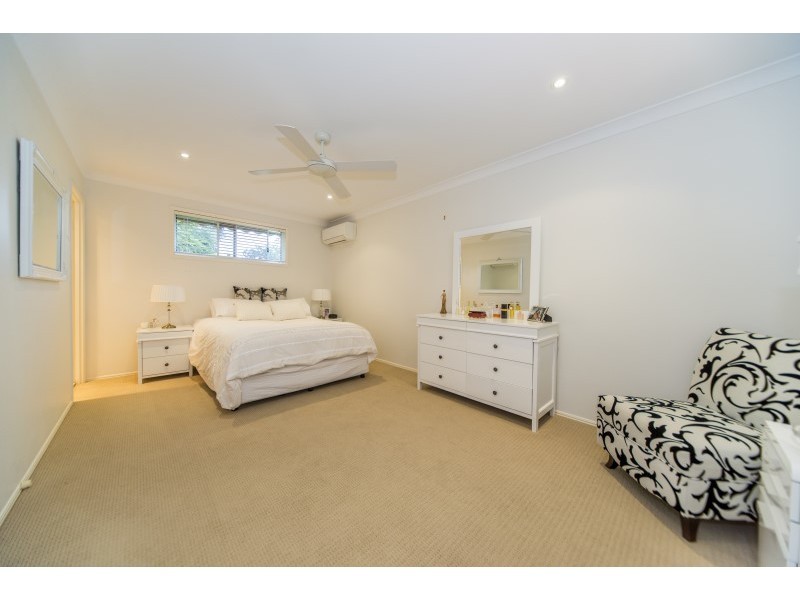 2/33 Nankeen Avenue, Paradise Point QLD 4216