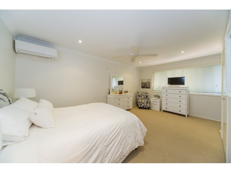 2/33 Nankeen Avenue, Paradise Point QLD 4216