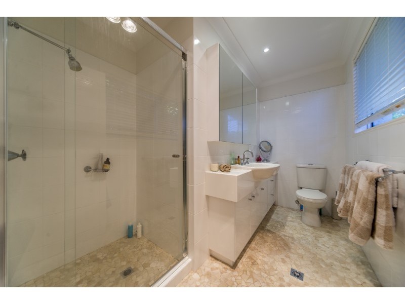 2/33 Nankeen Avenue, Paradise Point QLD 4216