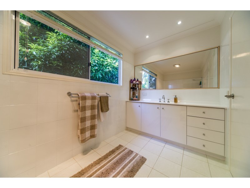 2/33 Nankeen Avenue, Paradise Point QLD 4216