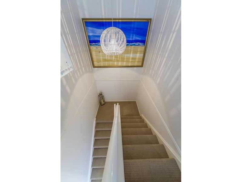 2/33 Nankeen Avenue, Paradise Point QLD 4216