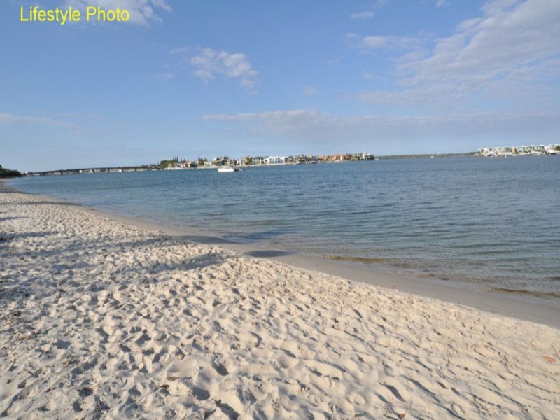 2/33 Nankeen Avenue, Paradise Point QLD 4216