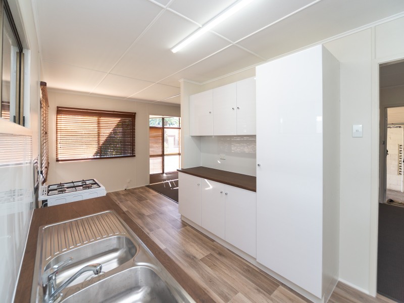 8 Rouen Avenue, Paradise Point QLD 4216