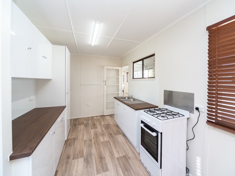 8 Rouen Avenue, Paradise Point QLD 4216