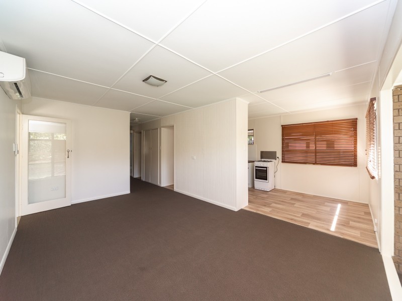 8 Rouen Avenue, Paradise Point QLD 4216