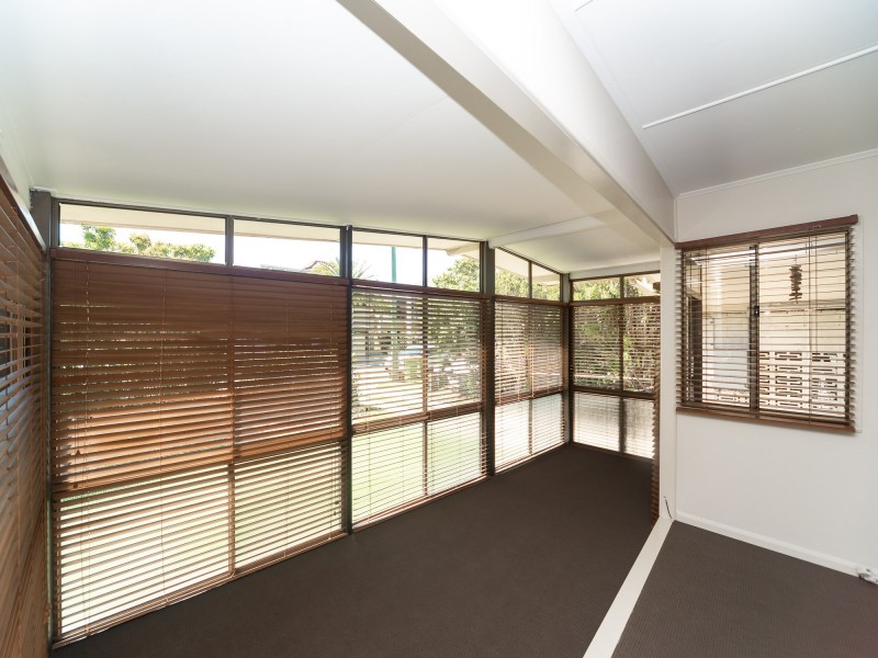 8 Rouen Avenue, Paradise Point QLD 4216