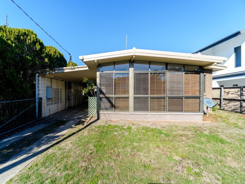 8 Rouen Avenue, Paradise Point QLD 4216