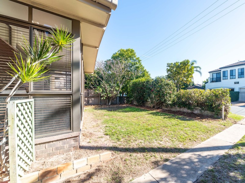8 Rouen Avenue, Paradise Point QLD 4216