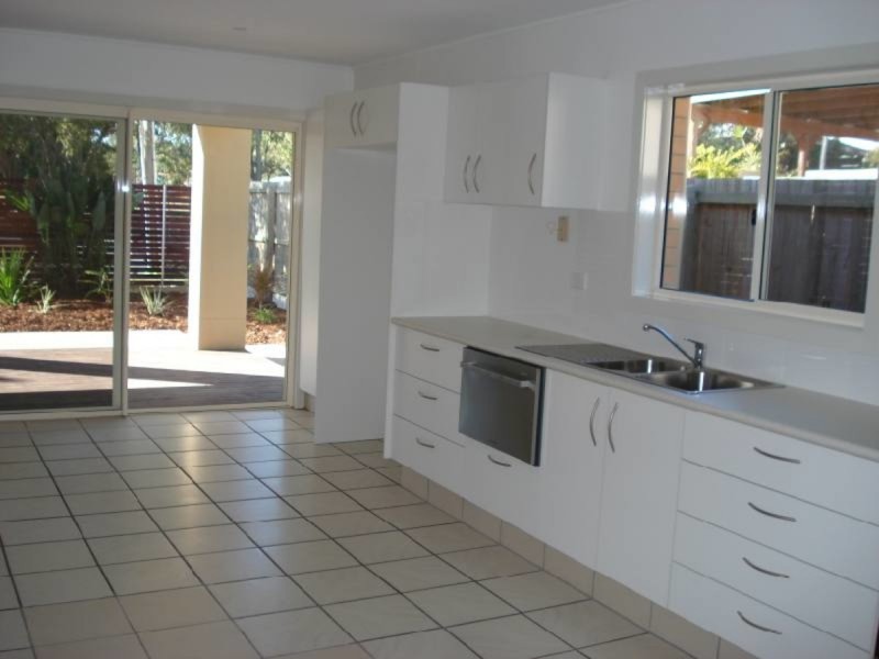 1/98 Imperial Parade, Labrador QLD 4215