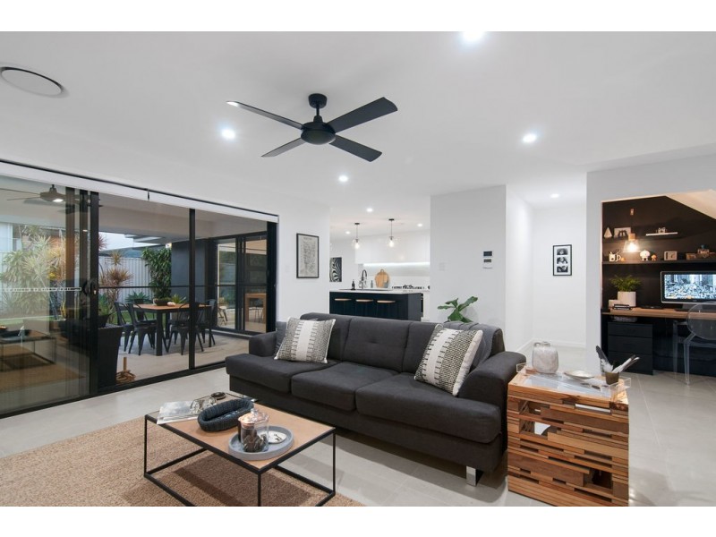 29 Shoveller Avenue, Paradise Point QLD 4216