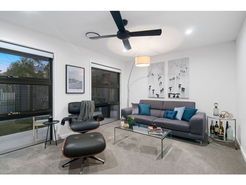29 Shoveller Avenue, Paradise Point QLD 4216