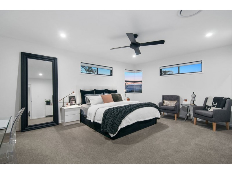 29 Shoveller Avenue, Paradise Point QLD 4216