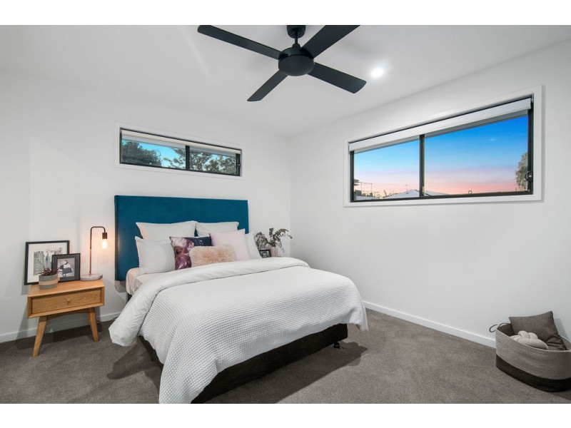 29 Shoveller Avenue, Paradise Point QLD 4216
