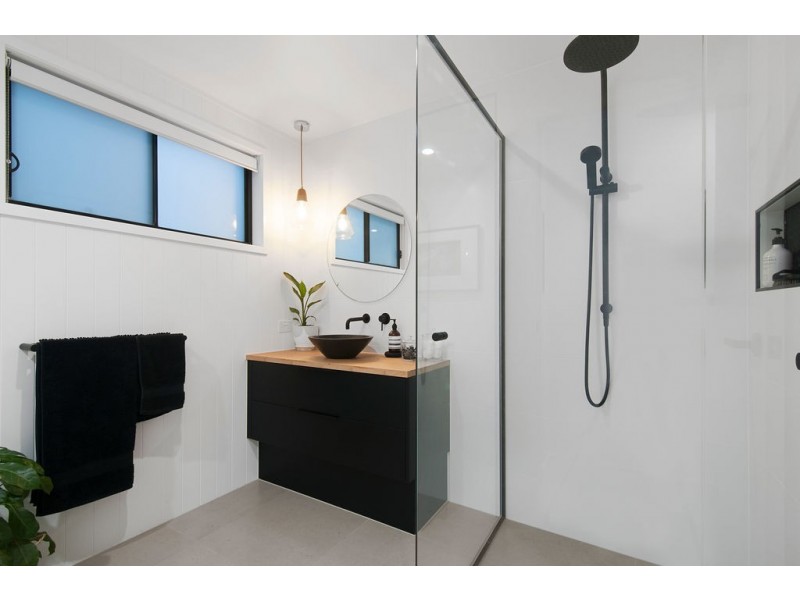29 Shoveller Avenue, Paradise Point QLD 4216