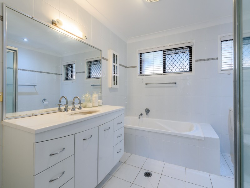 1/7 Sanctuary Court, Coombabah QLD 4216