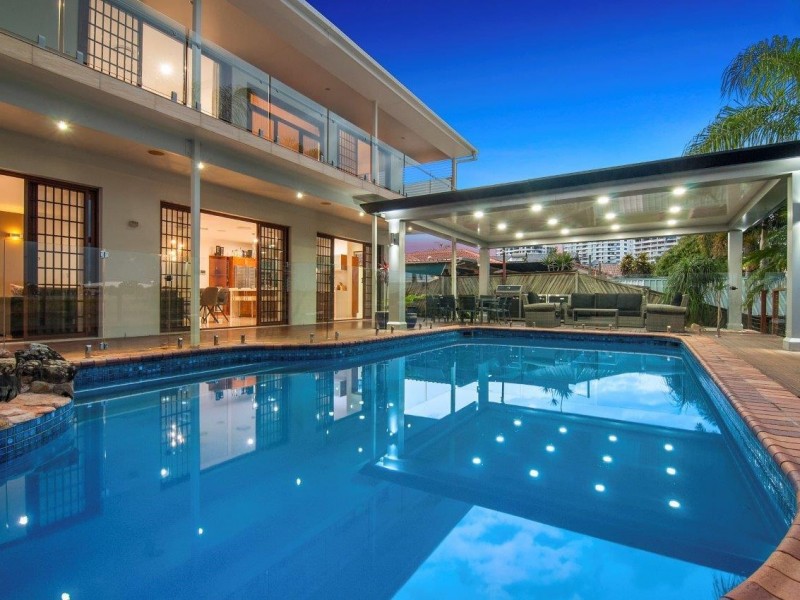 8 Anchorage Way, Biggera Waters QLD 4216