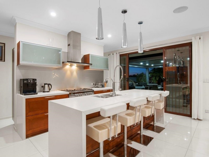 8 Anchorage Way, Biggera Waters QLD 4216