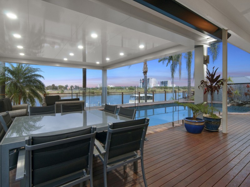 8 Anchorage Way, Biggera Waters QLD 4216