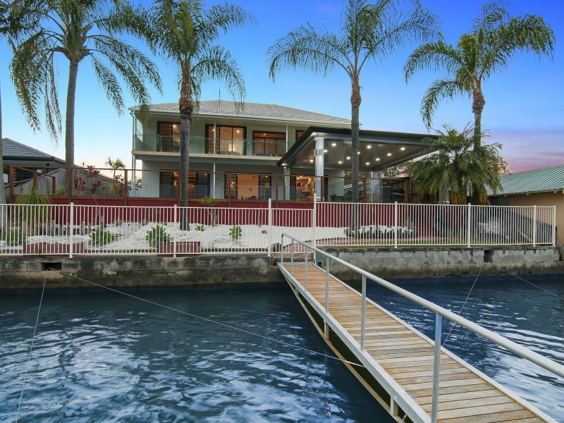 8 Anchorage Way, Biggera Waters QLD 4216