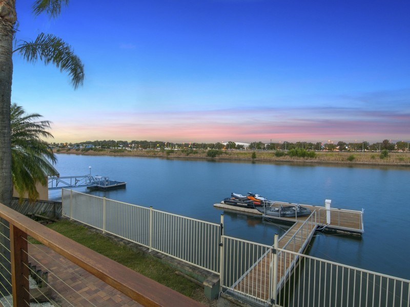 8 Anchorage Way, Biggera Waters QLD 4216