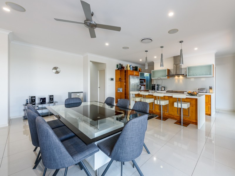 8 Anchorage Way, Biggera Waters QLD 4216