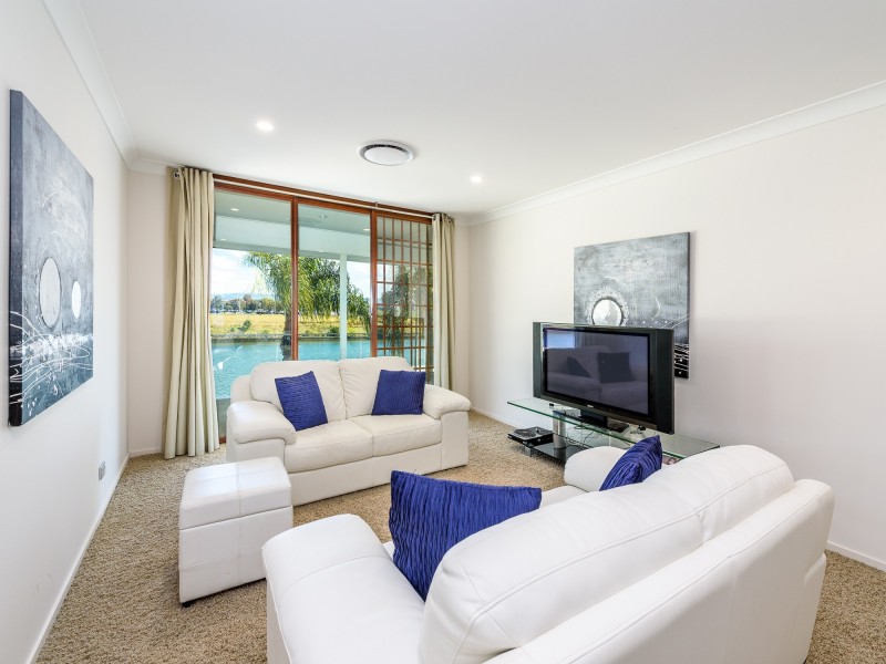 8 Anchorage Way, Biggera Waters QLD 4216