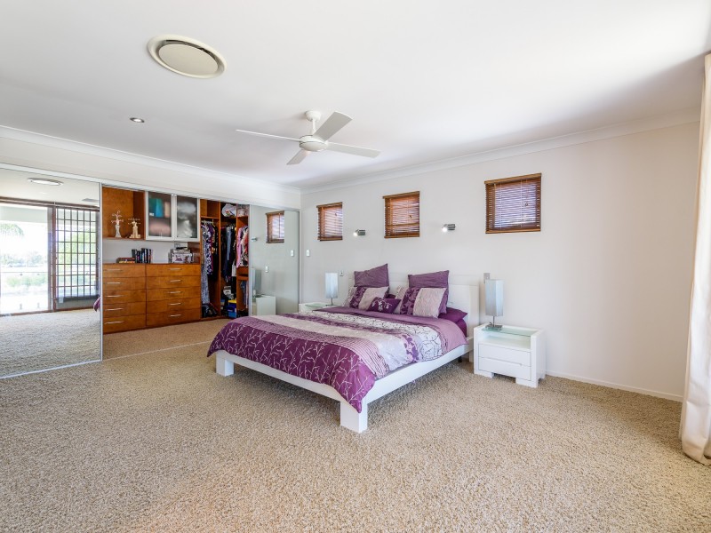 8 Anchorage Way, Biggera Waters QLD 4216