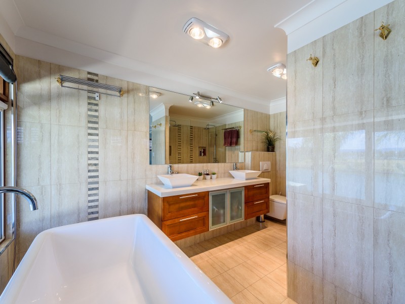 8 Anchorage Way, Biggera Waters QLD 4216